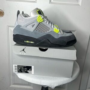 Air Jordan 4 RETRO SE (air max 95) cool grey/volt SIZE 11.5 (used)